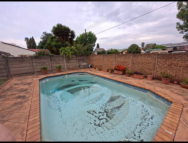 3 BEDROOM FREESTANDING FOR SALE IN KLOPPERPARK